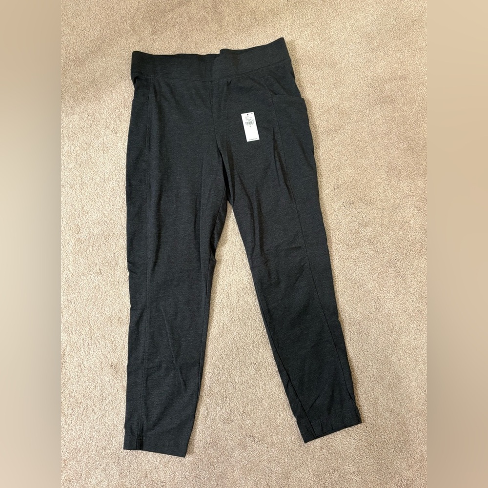 Women’s leggings with pockets from old navy- size medium- gray